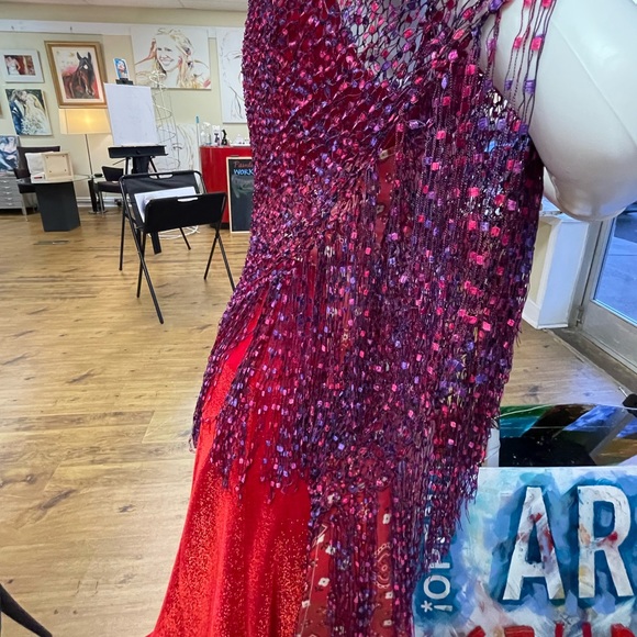 An elegant silk shawl with rich, vibrant colors! Add panache to your wardrobe! - Picture 5 of 5